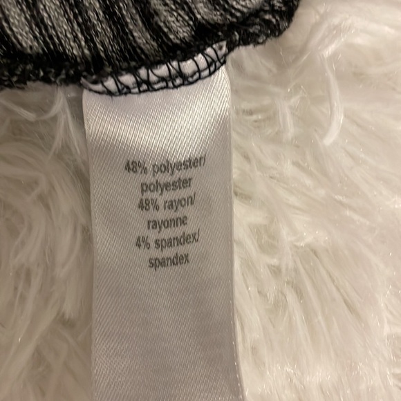 Maurices gray cowl neck sweater Size M - Picture 6 of 7